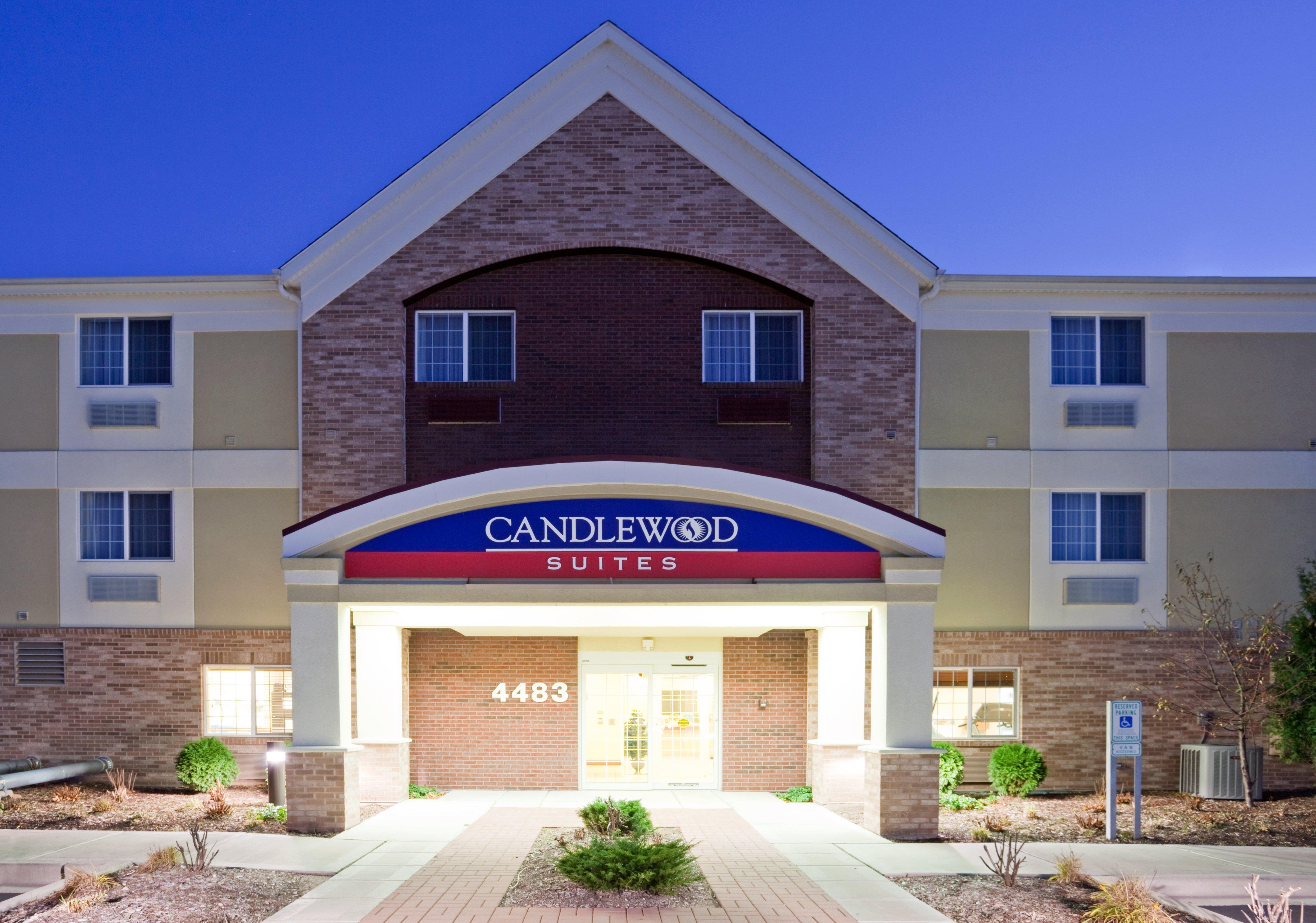 Candlewood Suites Milwaukee Brown Deer, An Ihg Hotel Exteriör bild